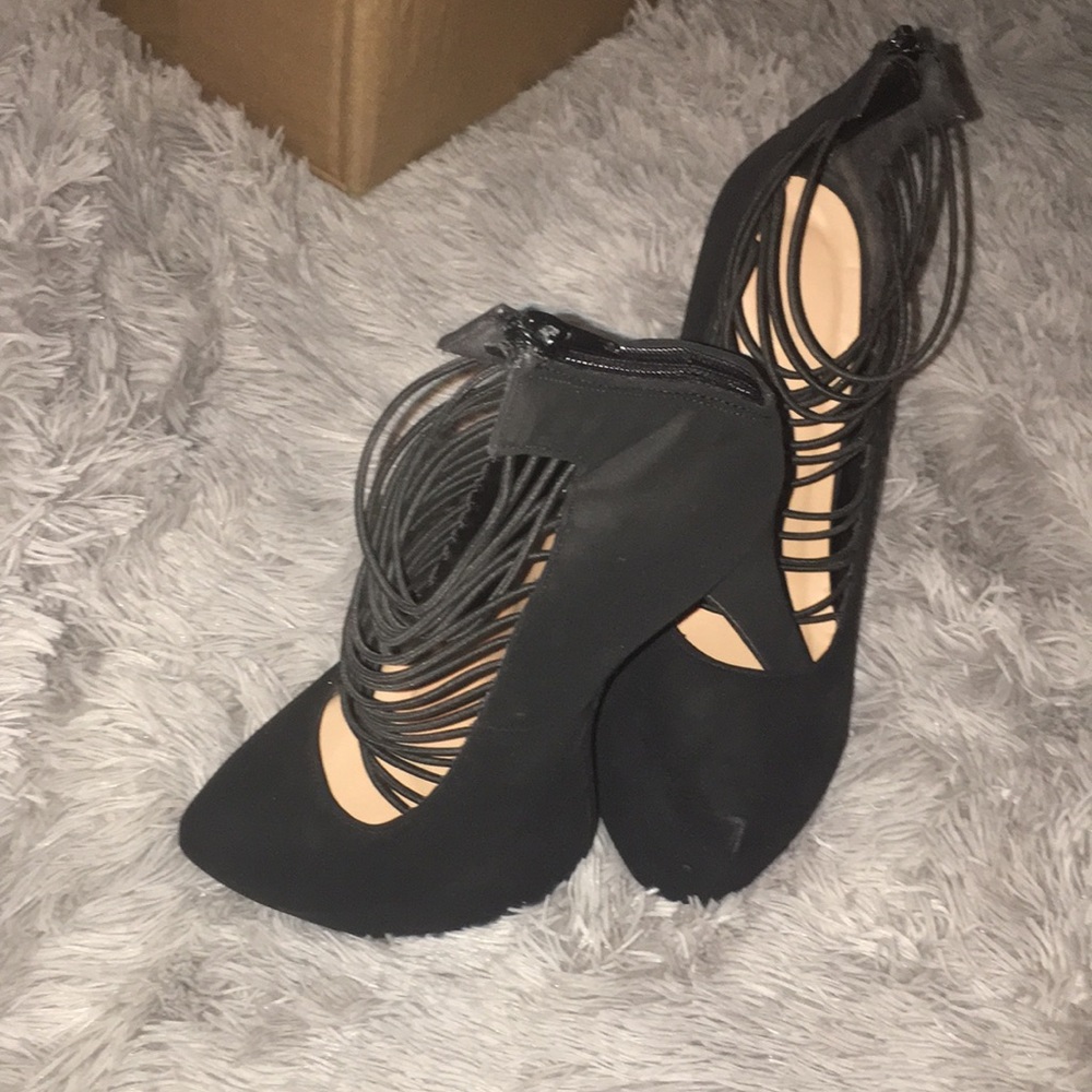 Black Pumps
